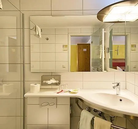 Loewen Inn 3*