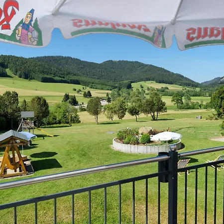 Landhotel Loewen Bernau Мини-отель